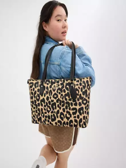 Gallery Tote Bag In Signature Canvas