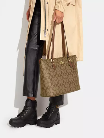 Gallery Tote Bag In Signature Canvas